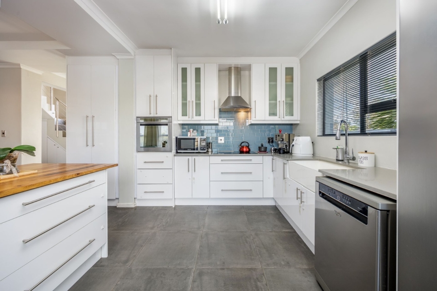 3 Bedroom Property for Sale in Jakarandas Western Cape